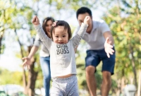 Trẻ 20 tháng biết làm gì? Thể chất, vận động và ngôn ngữ 